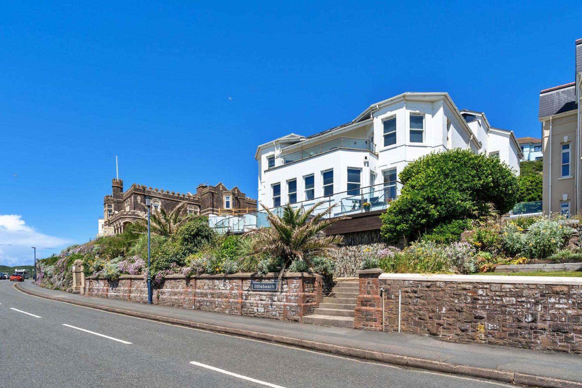 Finest Retreats - Ocean Lookout - Luxury With Sea Views *